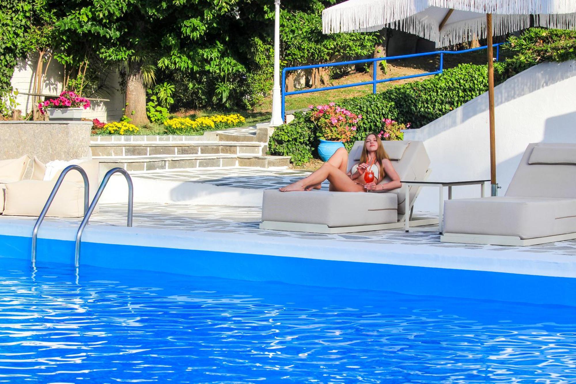 Theo Bungalows Boutique Hotel 크리오피지 외부 사진